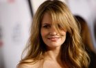 Jennifer Jason Leigh